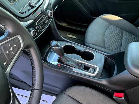 Used 2019 Chevrolet Equinox LT FWD image 18