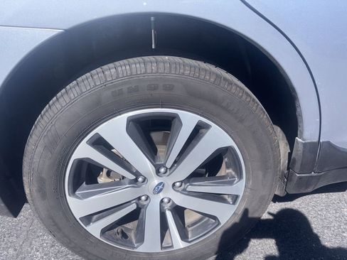 Used 2018 Subaru Outback 2.5i Limited AWD/4WD image 12