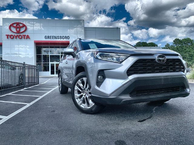Used 2021 Toyota RAV4 XLE Premium FWD image 2