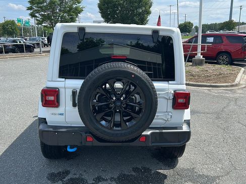 Used 2023 Jeep Wrangler Unlimited Sahara w/ Cold Weather Group AWD/4WD image 4