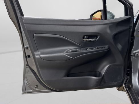 Used 2025 Nissan Versa SV image 15