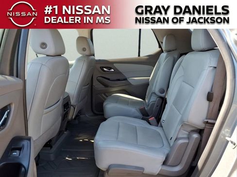 Used 2021 Chevrolet Traverse Premier FWD image 25