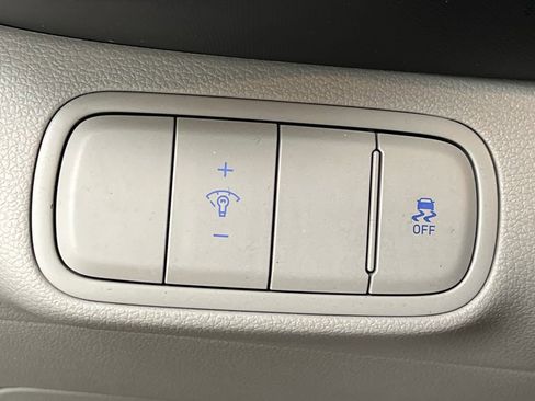 Used 2025 Hyundai Venue SEL FWD image 39