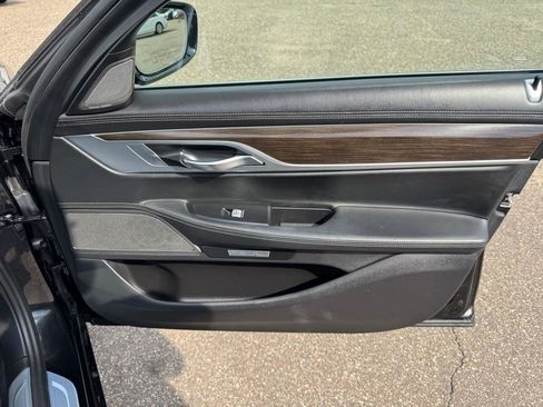 Used 2017 BMW 740i xDrive AWD/4WD image 37