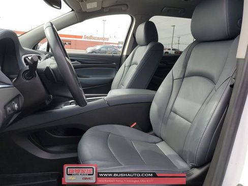 Used 2021 Buick Enclave Essence image 18