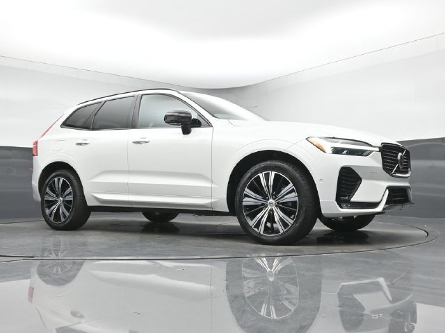 Used 2024 Volvo XC60 B5 Plus w/ Protection Package Premier AWD/4WD image 36