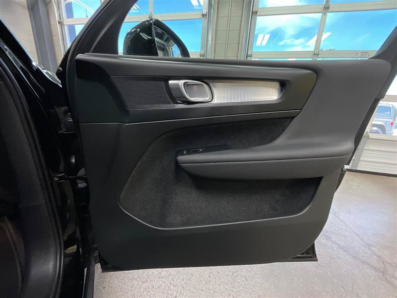 Used 2023 Volvo XC40 B5 Core AWD/4WD image 27