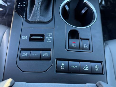 Used 2022 Toyota Highlander XLE image 19