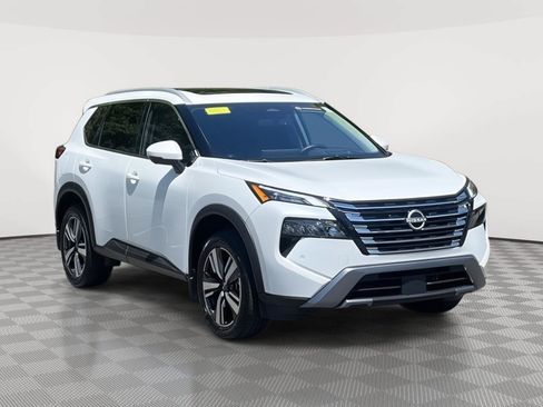 Certified 2025 Nissan Rogue SL w/ SL Premium Package AWD/4WD image 3