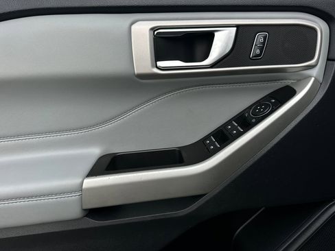 Certified 2022 Ford Explorer XLT w/ Equipment Group 202A image 10