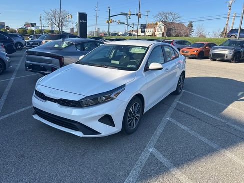 Certified 2023 Kia Forte LXS image 3