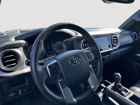 Used 2019 Toyota Tacoma Limited image 11