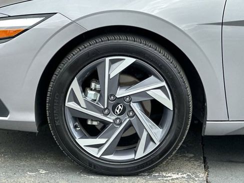Used 2025 Hyundai Elantra Sport FWD image 33