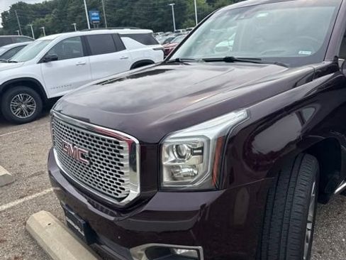 Used 2017 GMC Yukon Denali AWD/4WD image 1