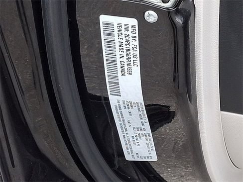 Used 2024 Chrysler Pacifica Touring-L image 29