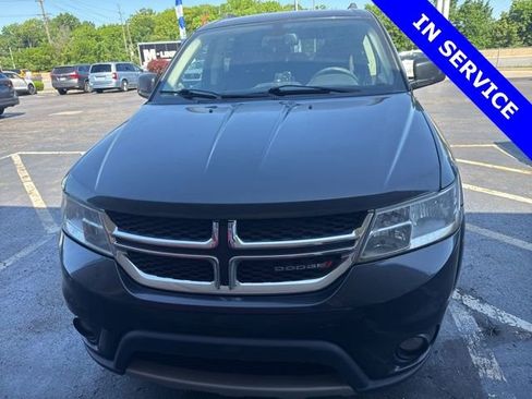 Used 2019 Dodge Journey SE FWD image 2