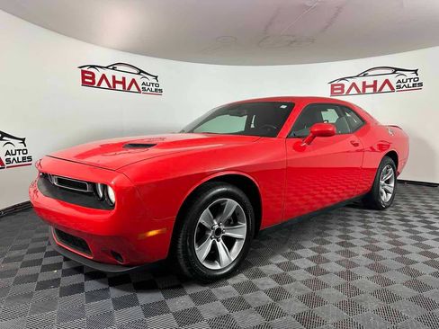 Used 2020 Dodge Challenger SXT RWD image 2