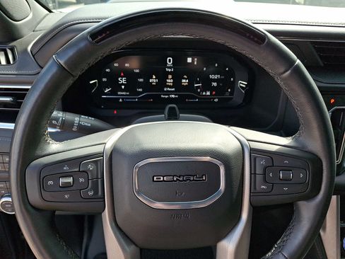 Used 2024 GMC Yukon Denali w/ Advanced Technology Package AWD/4WD image 20