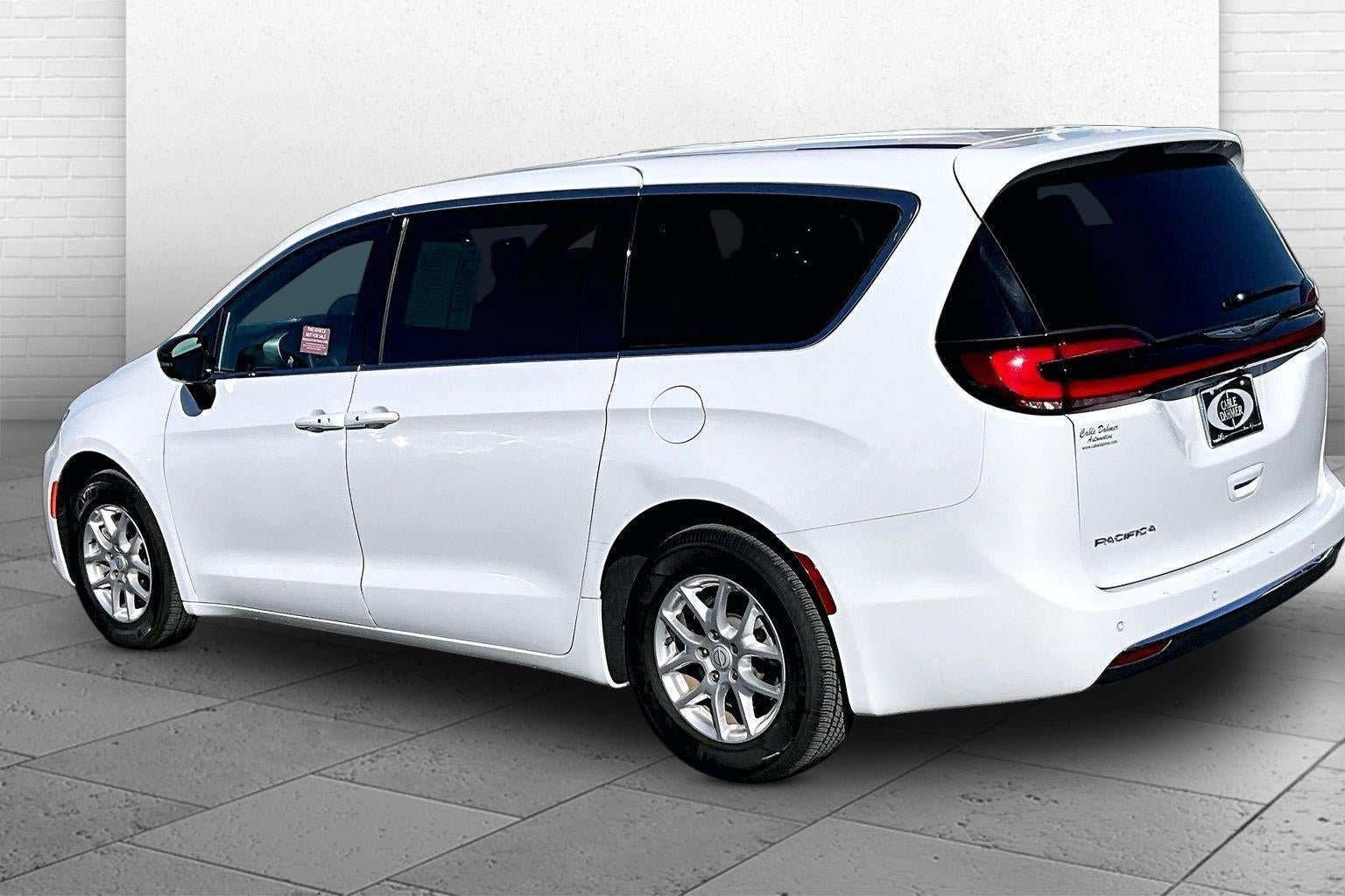 Used 2026 Chrysler Pacifica Select FWD image 10