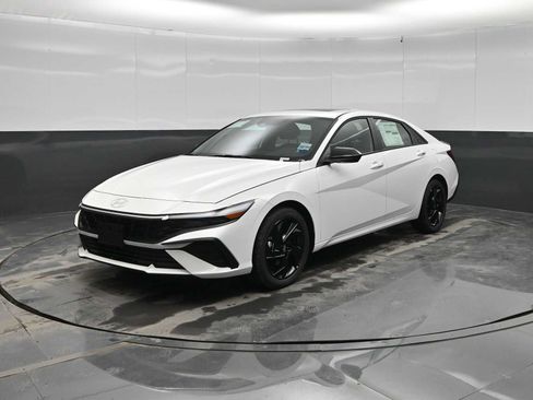 New 2026 Hyundai Elantra SEL Sport FWD image 4