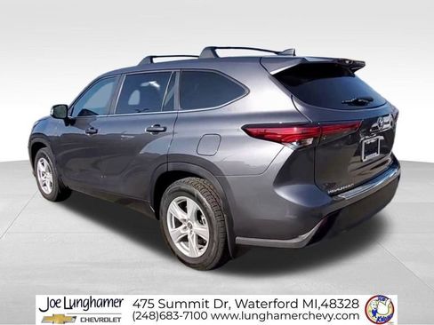 Used 2023 Toyota Highlander LE AWD/4WD image 7