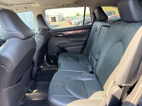 Used 2020 Toyota Highlander Limited AWD/4WD image 3