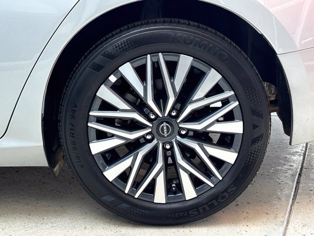 Used 2025 Nissan Altima 2.5 SV FWD image 28