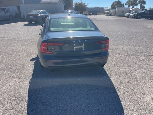 Used 2020 Volvo S60 T5 Momentum image 6
