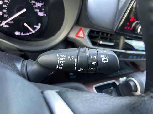 Used 2022 Toyota Sienna XLE w/ XLE Plus Package FWD image 23