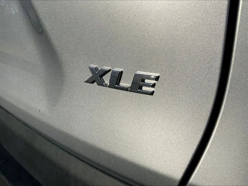 Used 2023 Toyota RAV4 XLE image 9