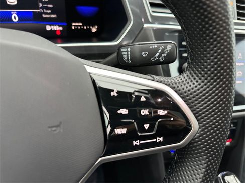 Used 2023 Volkswagen Tiguan SE R-Line image 24