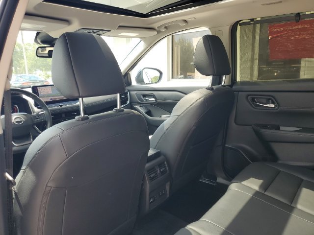 Certified 2025 Nissan Rogue SL w/ SL Premium Package FWD image 34