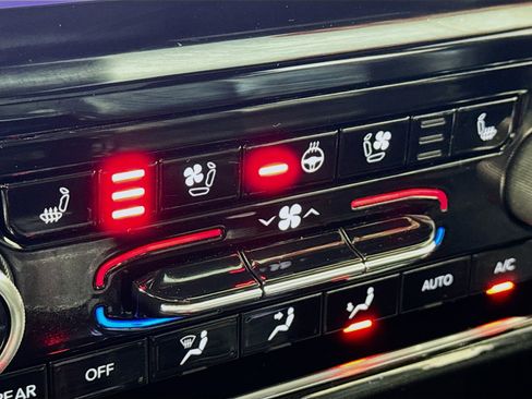 Used 2023 Jeep Grand Cherokee Overland image 5