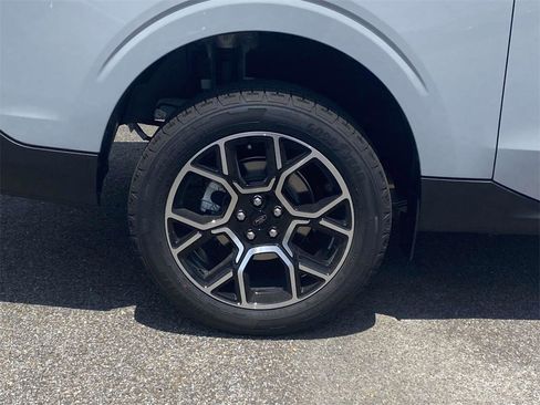 New 2025 Ford Maverick Lariat image 9