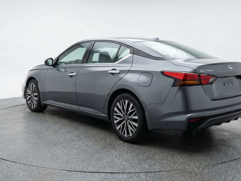 Used 2025 Nissan Altima 2.5 SV image 6