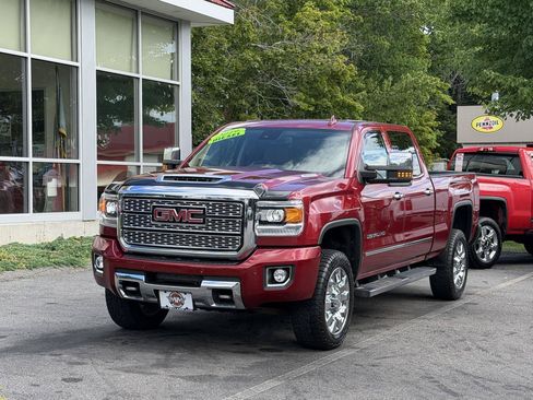 Used 2019 GMC Sierra 2500 Denali w/ Duramax Plus Package AWD/4WD image 2