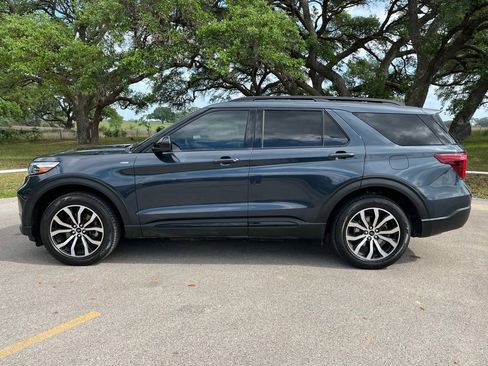 Used 2022 Ford Explorer ST-Line w/ Class IV Trailer Tow Package AWD/4WD image 8
