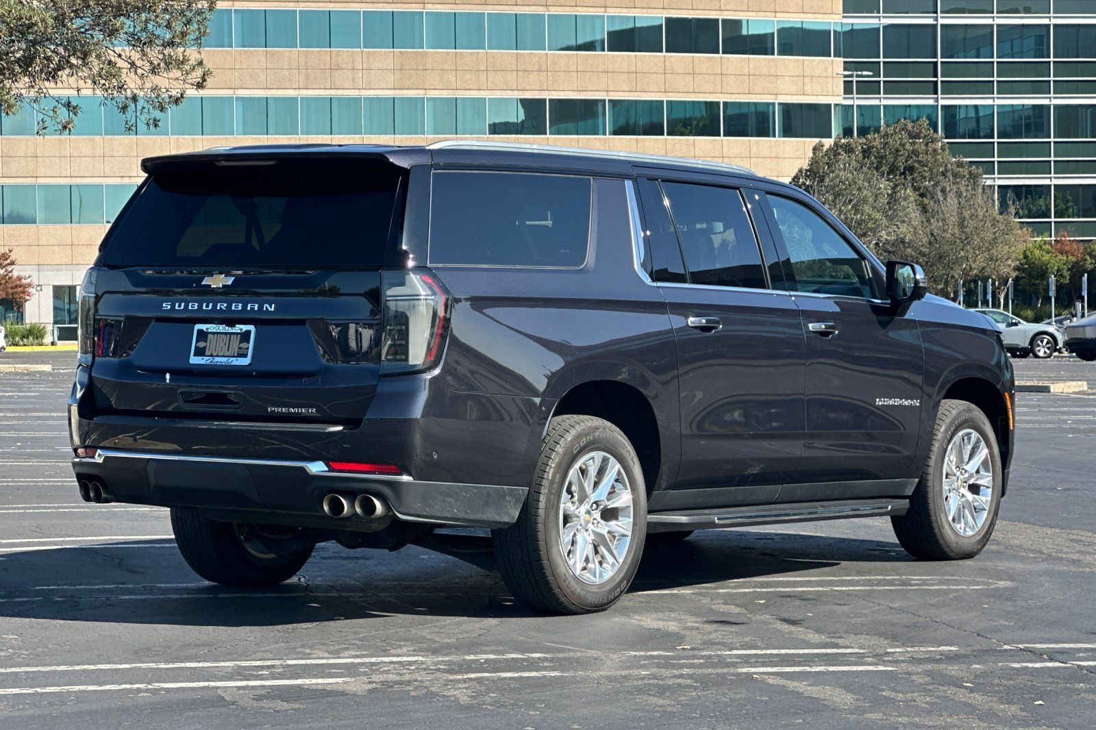 Used 2026 Chevrolet Suburban Premier w/ Sun And Tow Package AWD/4WD image 4