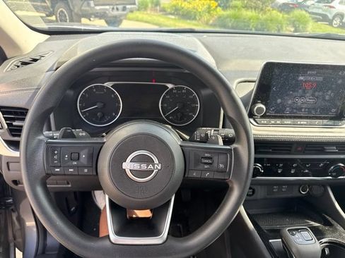 Used 2024 Nissan Rogue S FWD image 17
