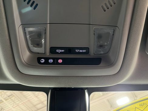 Certified 2023 GMC Acadia SLE w/ Driver Convenience Package image 33