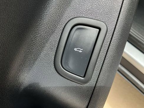 Used 2025 Chevrolet Traverse LT AWD/4WD image 6