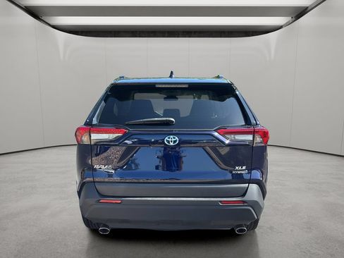 Used 2022 Toyota RAV4 XLE AWD/4WD image 4