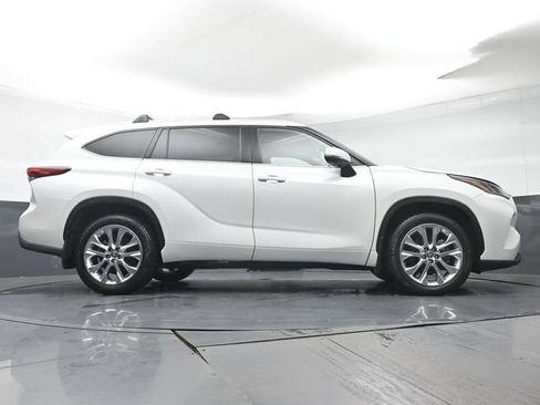 Used 2022 Toyota Highlander Limited AWD/4WD image 40