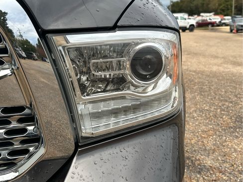 Used 2017 RAM 1500 Laramie w/ Protection Group image 9