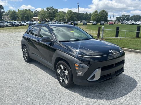 Used 2025 Hyundai Kona SEL FWD image 3
