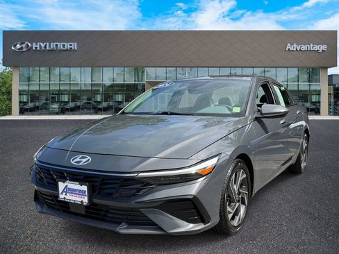 Certified 2024 Hyundai Elantra SEL w/ Convenience Package FWD image 4