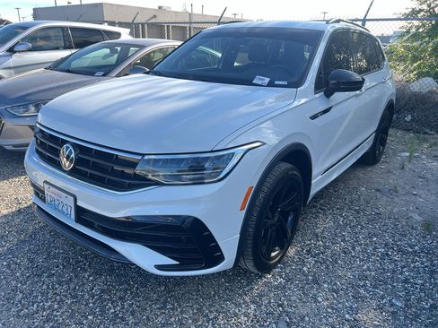 Used 2024 Volkswagen Tiguan SE R-Line AWD/4WD image 1