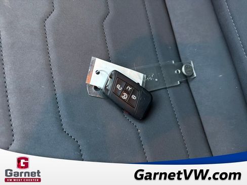 Certified 2025 Volkswagen Taos SE image 39