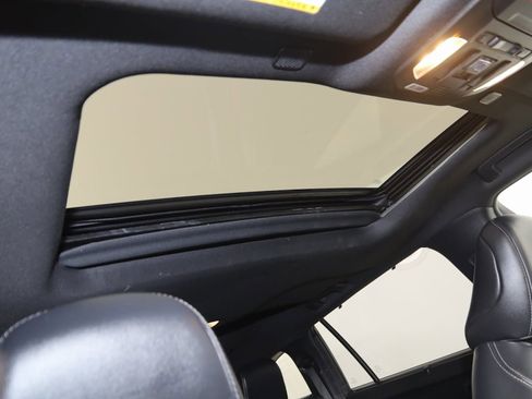 Used 2023 Toyota Highlander XSE image 11