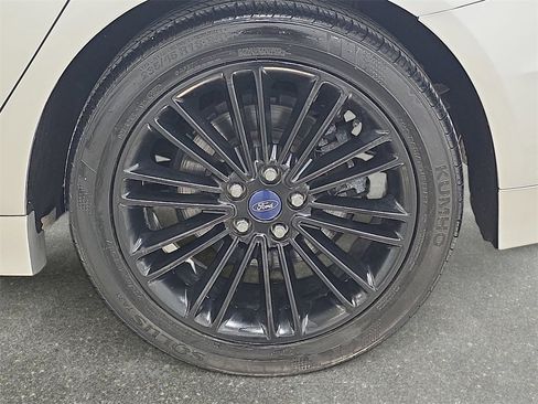 Used 2014 Ford Fusion SE w/ Equipment Group 202A image 32